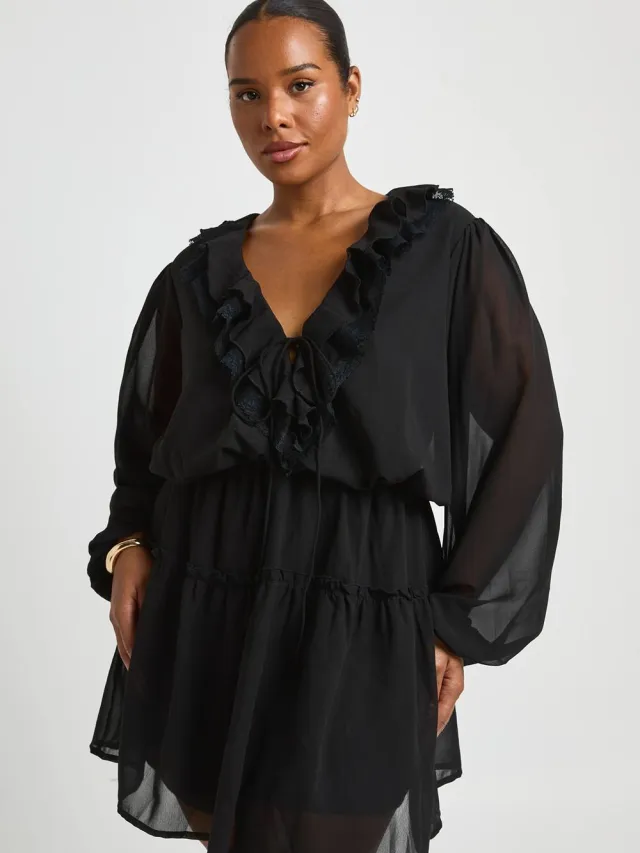 boohoo Dames Plus Chiffon Ruches Skater Jurk zwart
