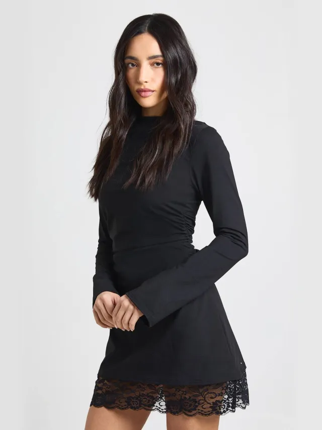 boohoo Dames Jurk Met Boothals Gerimpelde Zijkant En Kanten Zoom Zwart