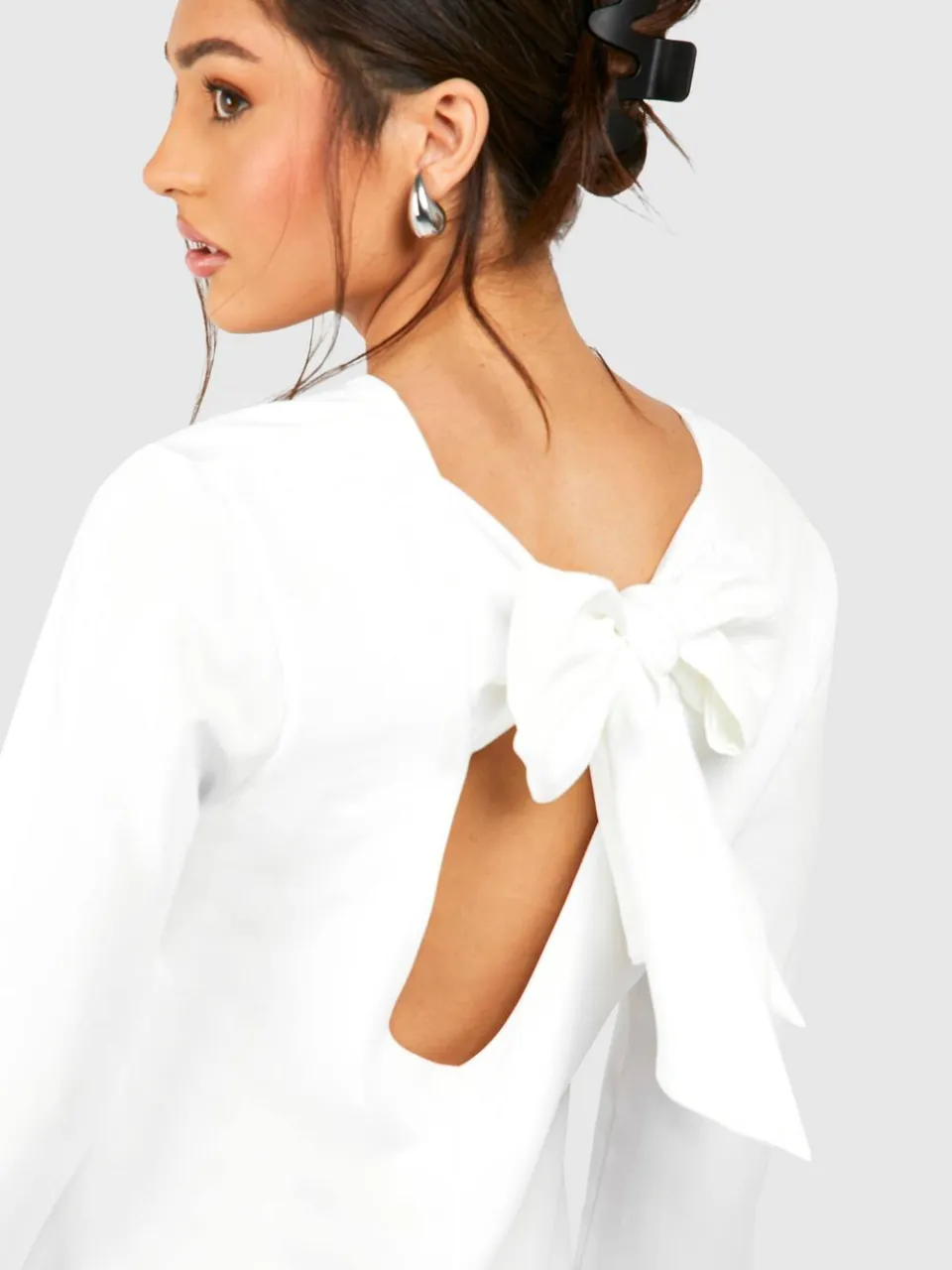 boohoo Dames Petite Jurk met Strikdetail en Open Rug Mini Jurk ivoor, foto 4
