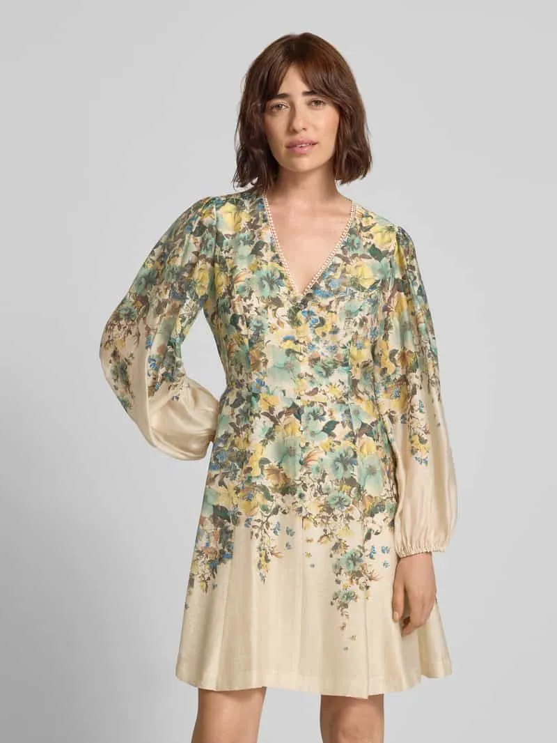 V by Vera Mont cocktailjurk met V-hals en gehaakt kant Ecru