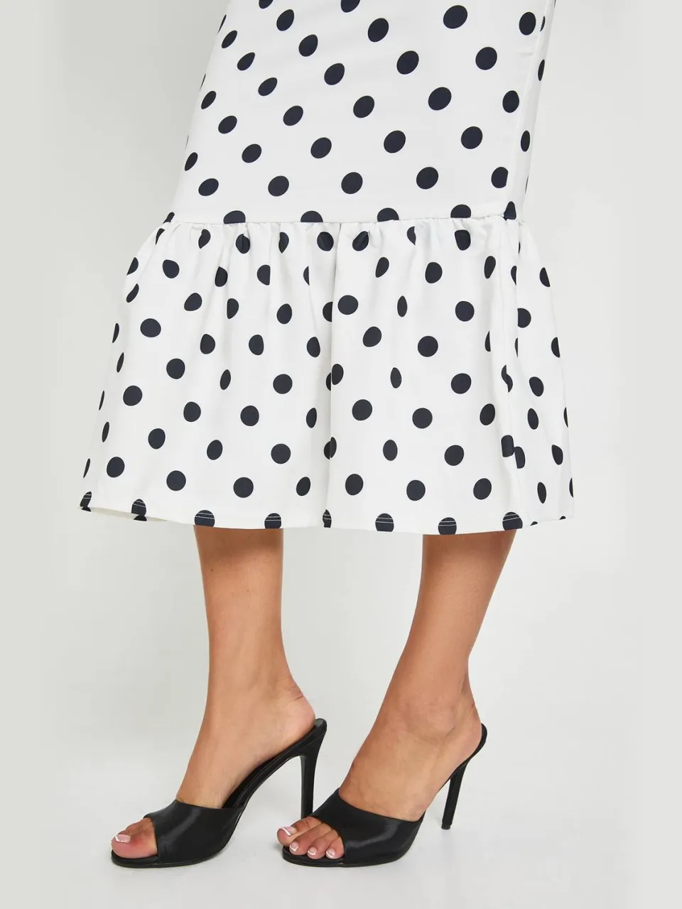 boohoo Dames Bandeau Midaxi Jurk Met Stippenprint En Peplum Zoom ivoor, foto 4