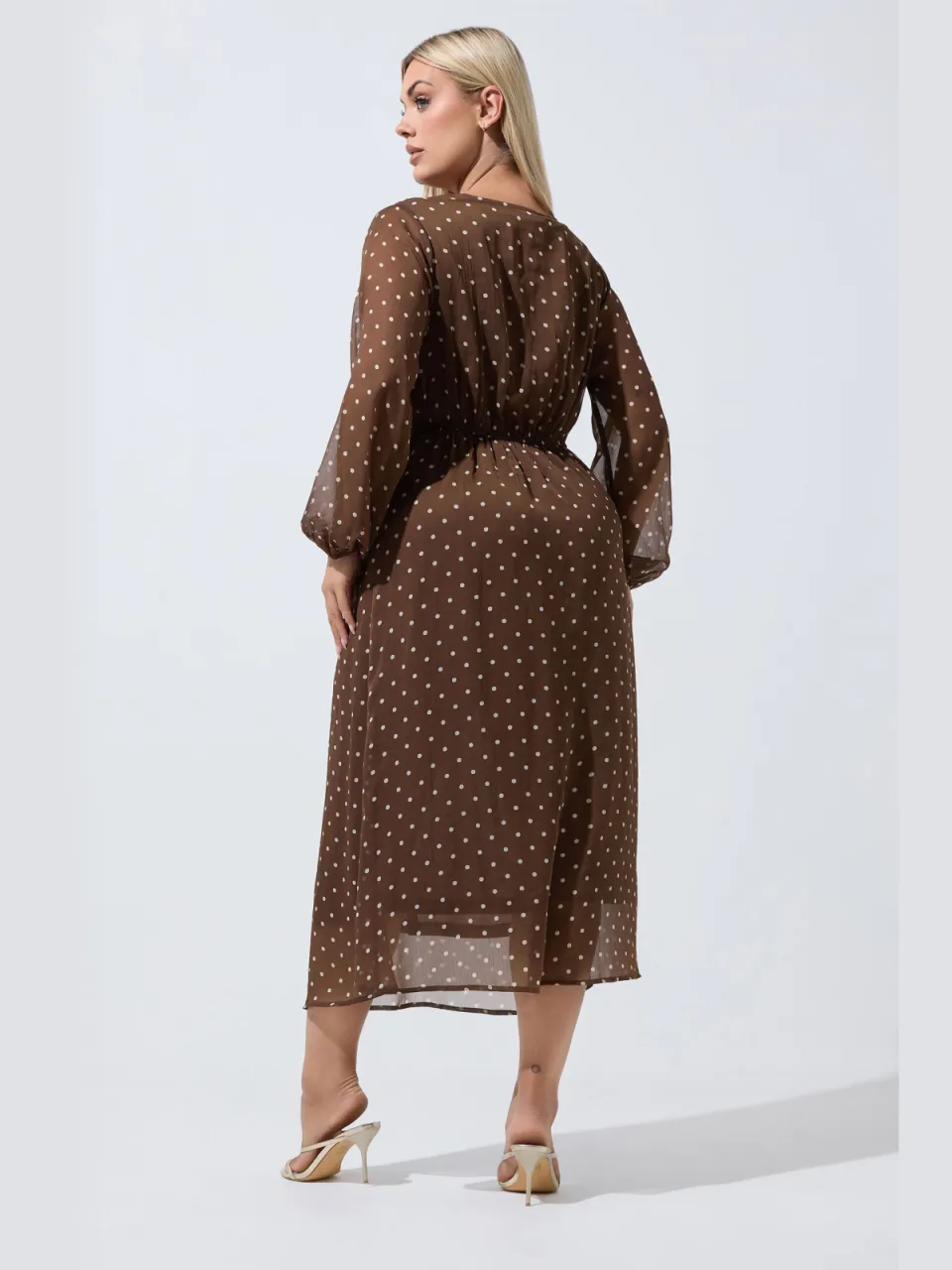 Yours Chocoladebruine Chiffonjurk Met Stippen En Strikdetail, foto 2