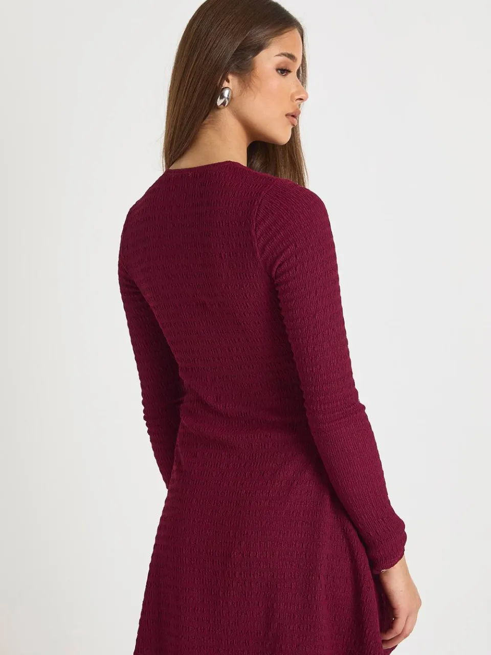 boohoo Dames Getextureerde Skaterjurk met strikdetail aan de voorkant bordeaux rood, foto 2