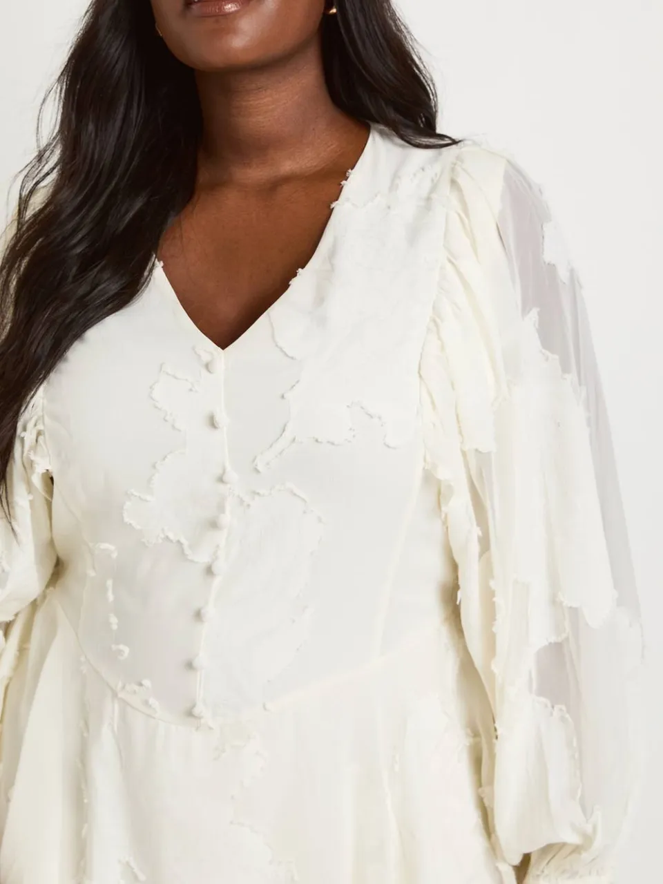 boohoo Dames Plus Bloemen Burnout Volume Mouw Ruche Zoom Skater Jurk ivoor, foto 4