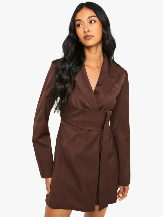 boohoo Dames Op maat gemaakte blazerjurk met wrapdetail Chocoladebruin