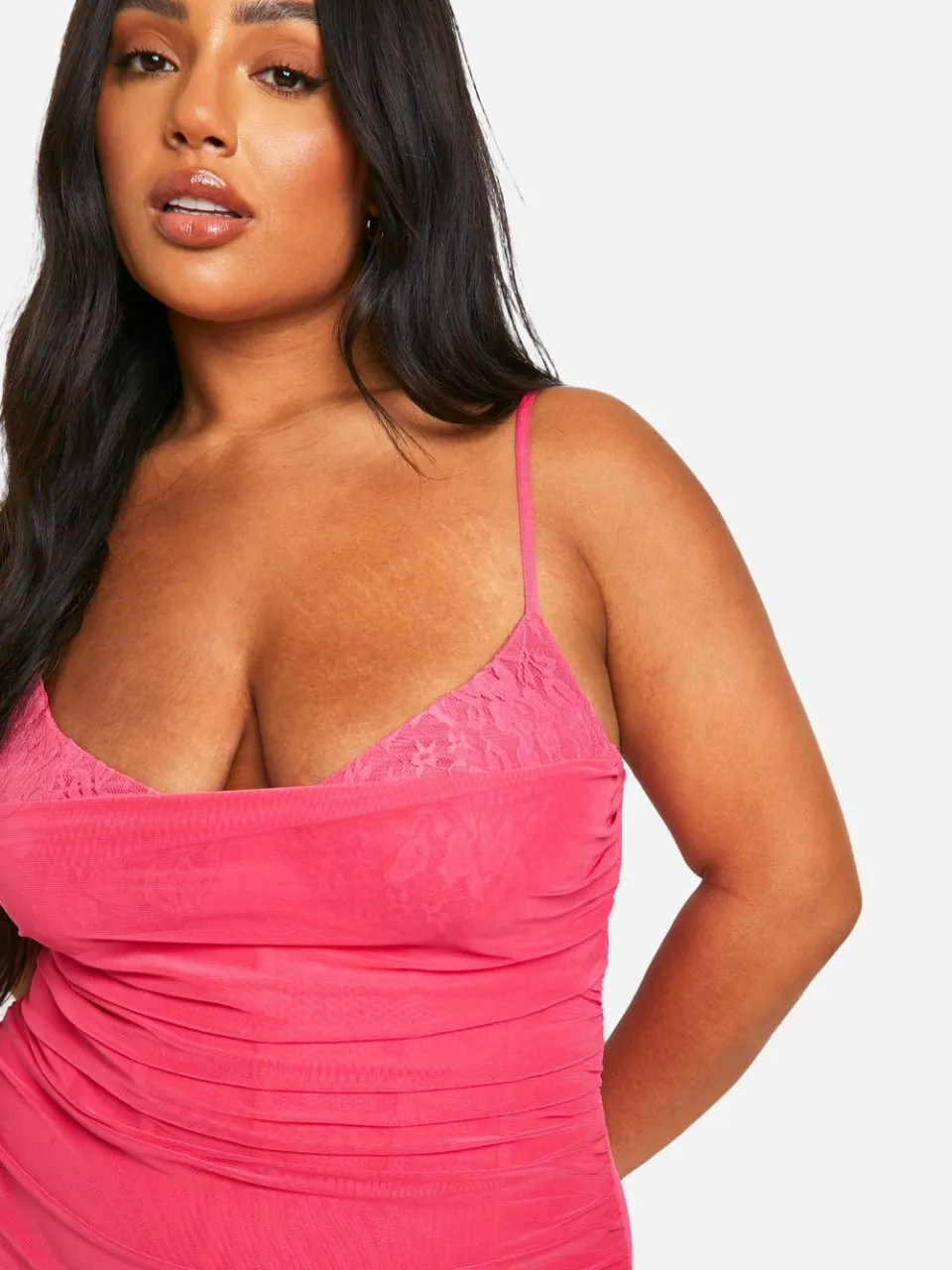 boohoo Dames Plus Lace Power Mesh Bandage Jurk felroze, foto 2