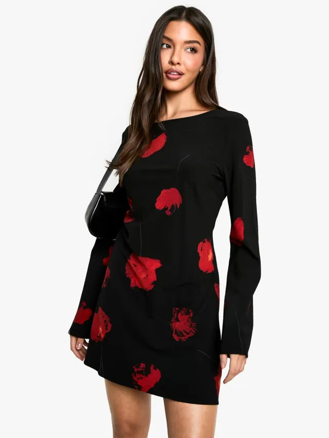 boohoo Dames Donkere Bloemrijke Jurk met Lage Rug en Flare Mouwen Zwart