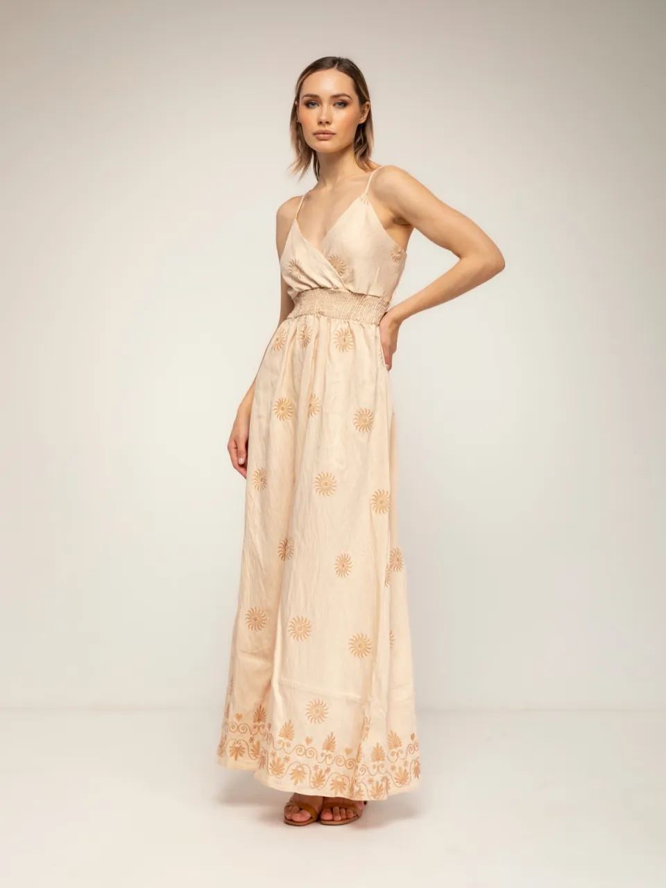 Tantra Jurk met bandjes, bloemenborduursels en een gerimpelde rug beige, foto 2