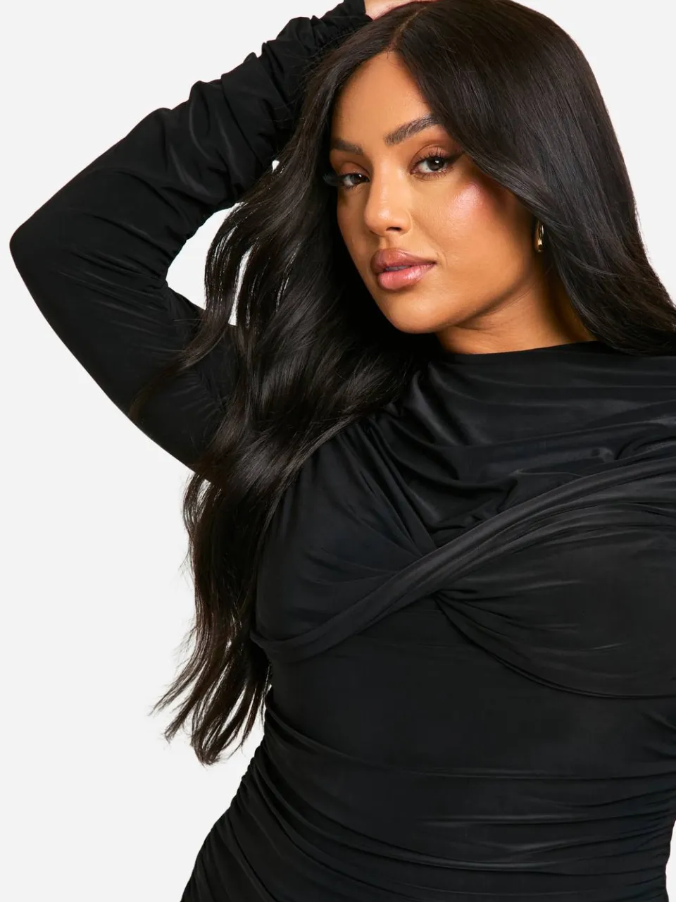 boohoo Dames plus slinky Twist Detail Ruched Mini Jurk zwart, foto 4