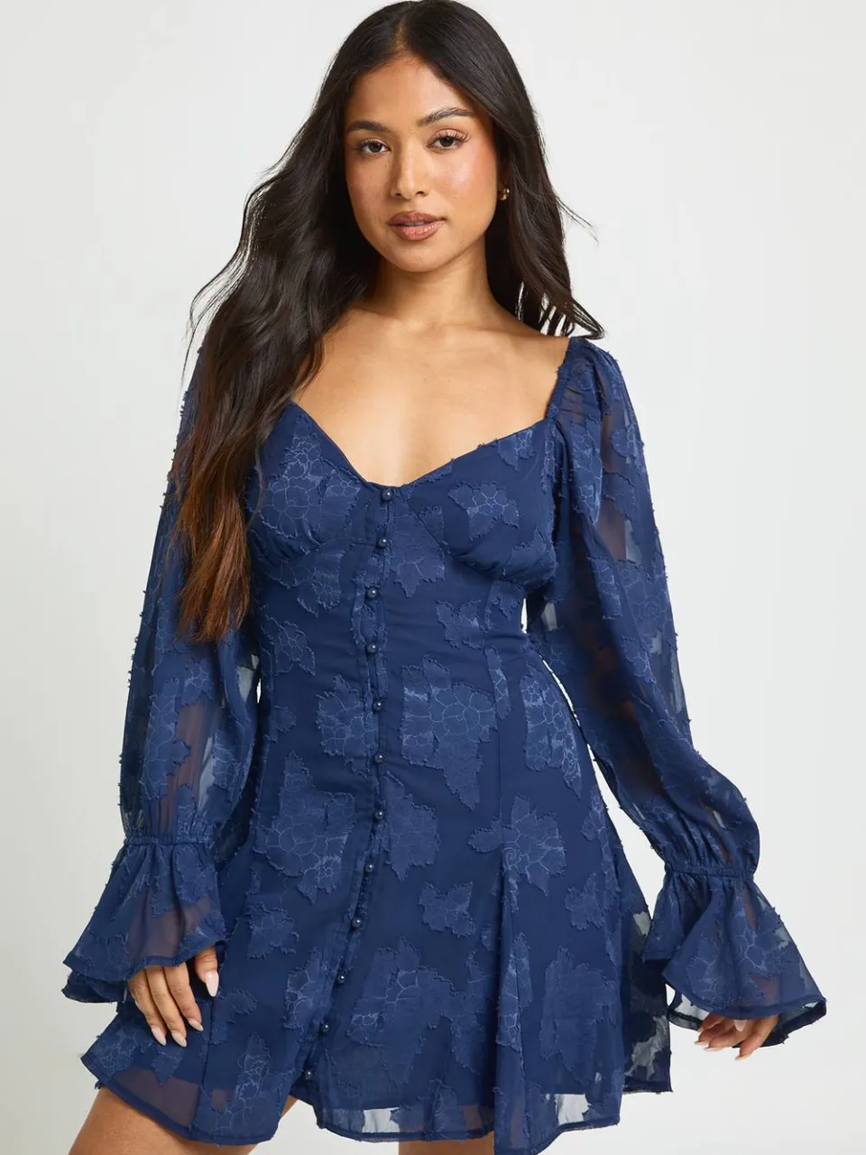 boohoo Dames Petite Burnout Bloemen Godet Zoom Mini Jurk marineblauw, foto 2