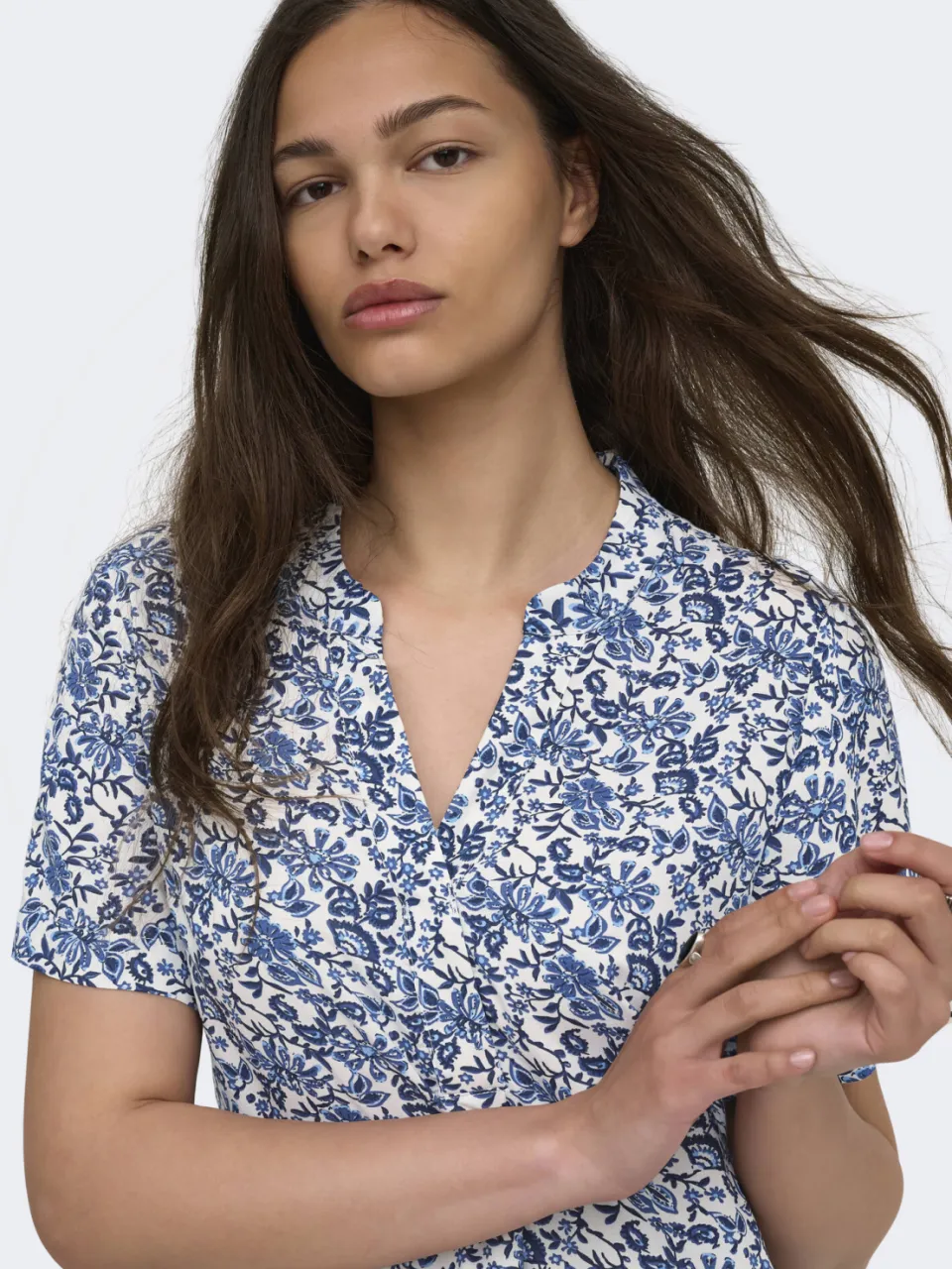 Only korte gebloemde zomerjurk - blauw, foto 5