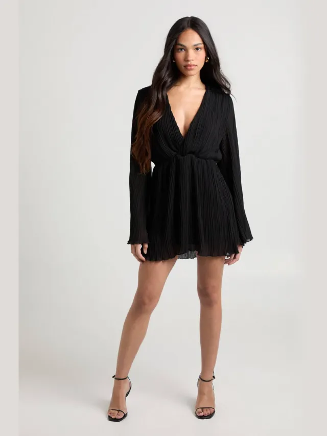 boohoo Dames Geplisseerde Ruffle Zoom Diep Decollete Skater Jurk Zwart