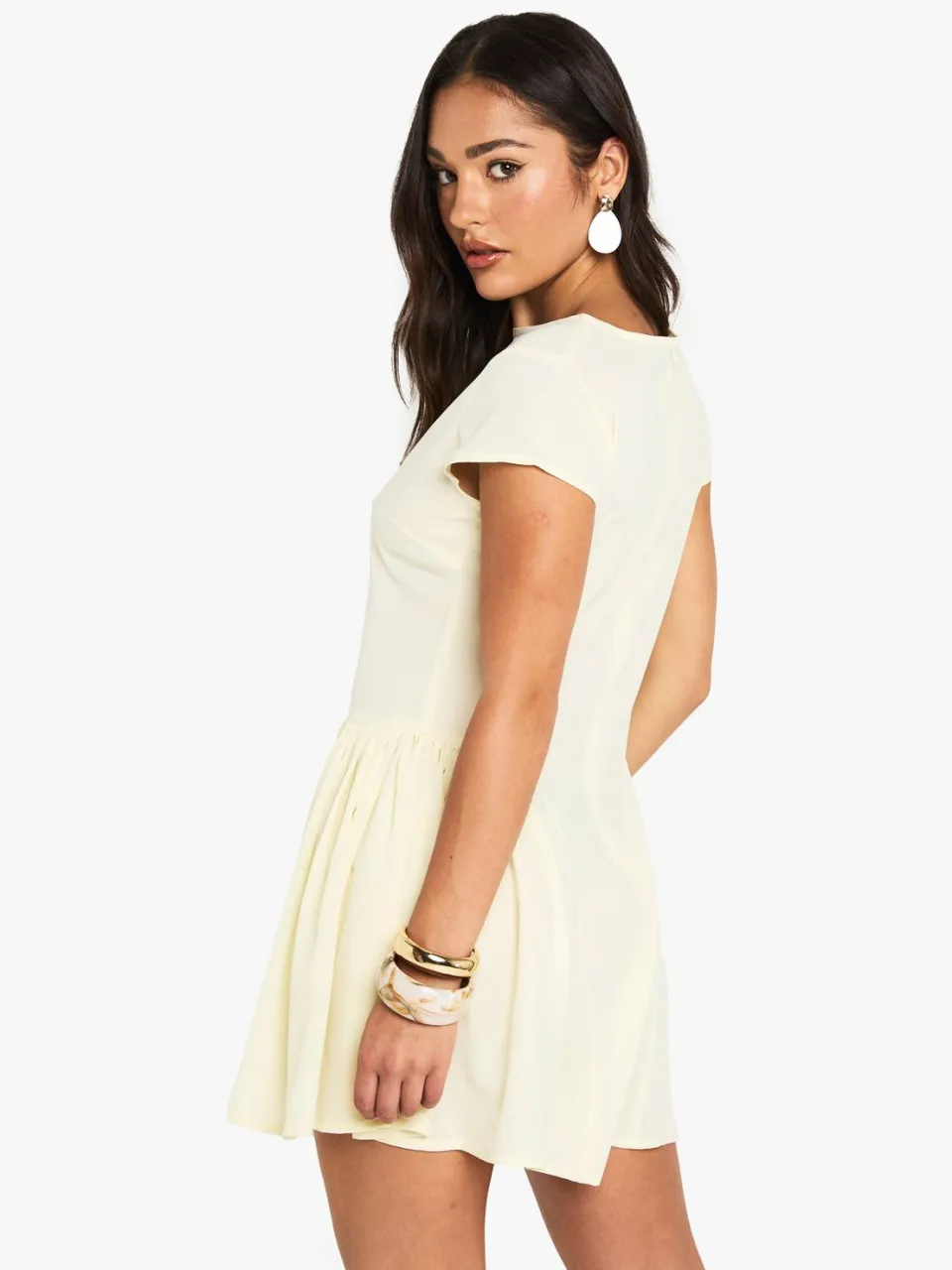 boohoo Dames Petite Mini-jurk met getextureerde, volumineuze rok citroen, foto 2