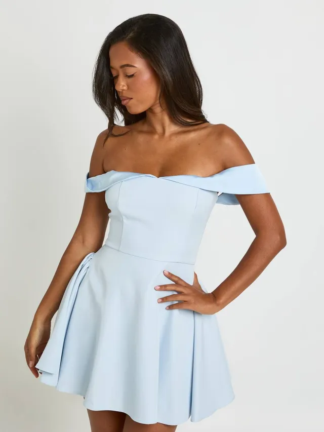 boohoo Dames Getailleerde Sweetheart Bardot Skater Jurk babyblauw