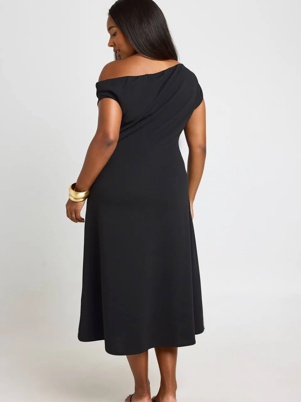boohoo Dames Plus Crepe Asymmetrische Hals Skater Midi Jurk zwart, foto 2