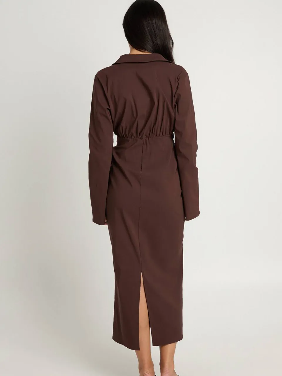 boohoo Dames Bengaline Wikkel Jurk Met Gerimpelde Taille chocoladebruin, foto 3
