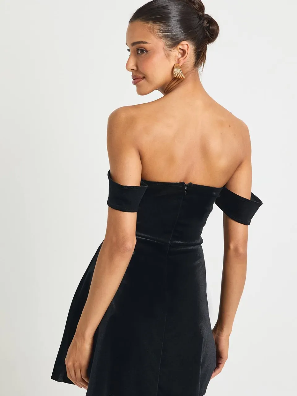 boohoo Dames Velvet Bardot Plunge Mini-jurk zwart, foto 3