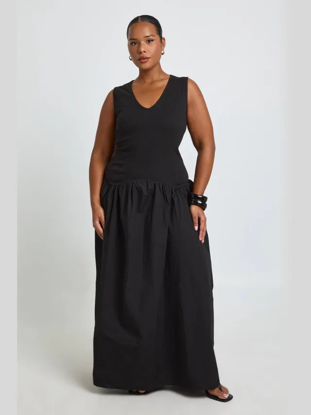 boohoo Dames Plus Ribgebreide Katoenmix Maxi Jurk Met Verlaagde Zoom Zwart