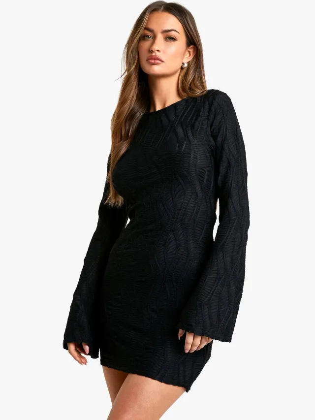 boohoo Dames Getextureerde Mini Jurk met Klokmouwen zwart