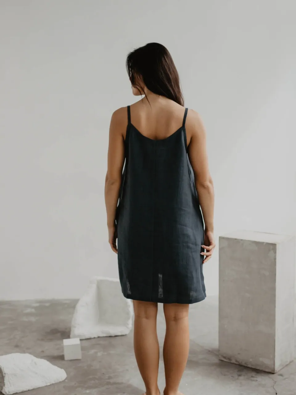 AmourLinen dames vegan Slipdress Zoe Antraciet, foto 2