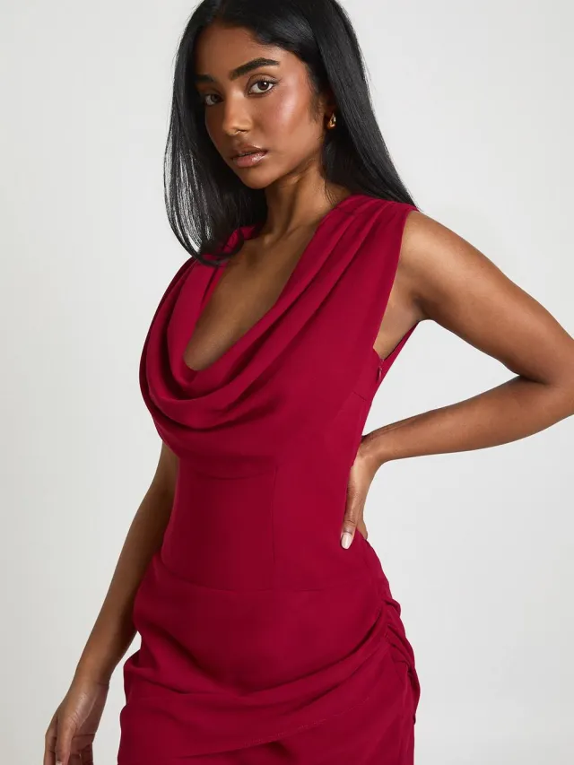 boohoo Dames Chiffon Waterval Hals Mouwloze Sjaal Hals Mini Jurk dark cherry, foto 2