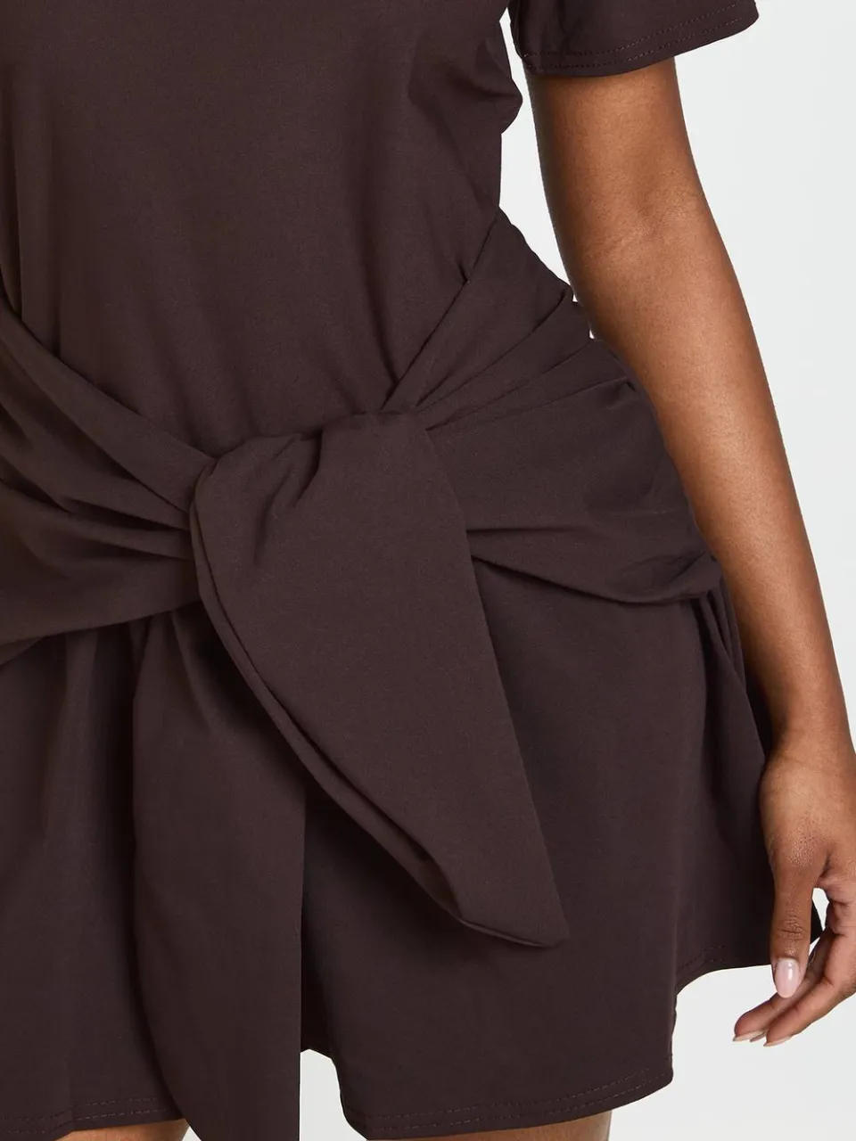 boohoo Dames Smock Jurk Met Strikceintuur En Lange Mouwen chocoladebruin, foto 4
