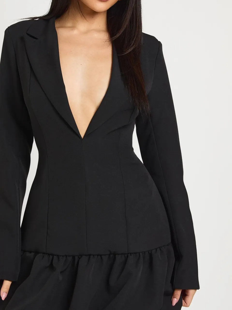 boohoo Dames Blazerjurk met Diepe V-hals en Asymmetrische Zoom zwart, foto 4