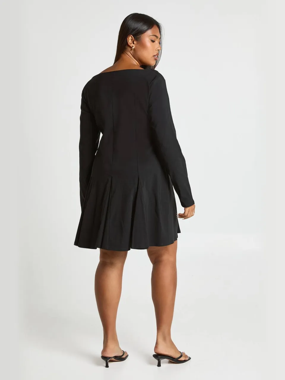 boohoo Dames Plus Hartvormige halslijn Godet Skaterjurk zwart, foto 2