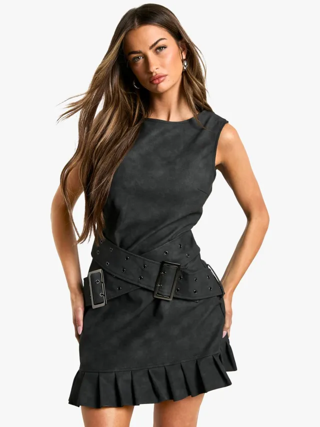 boohoo Dames Nep leren mini-jurk met dubbele riem Washed Black
