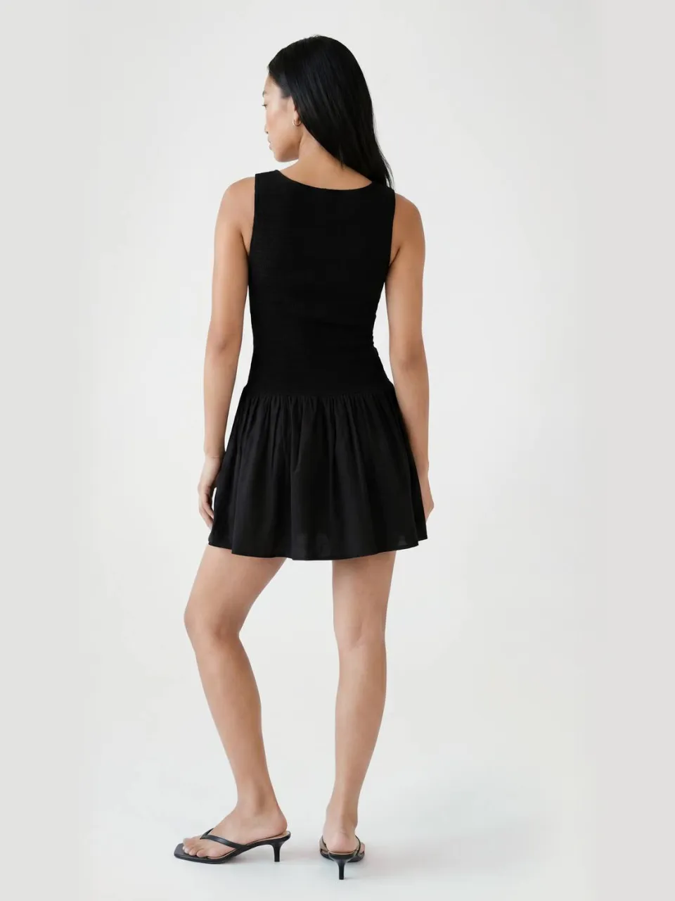 boohoo Dames Gesmockte Jurk Met Verlaagde Zoom zwart, foto 2