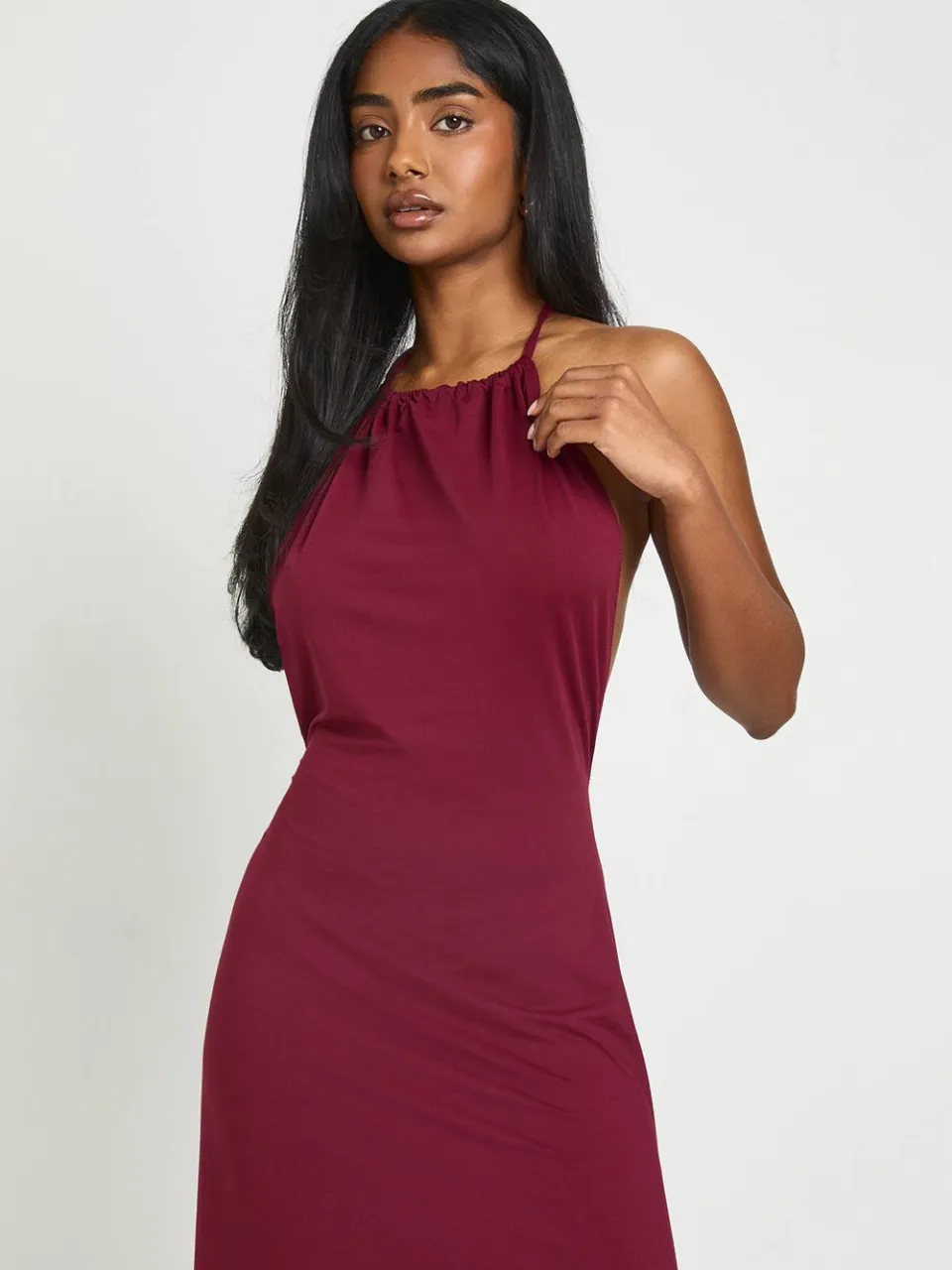 boohoo Dames Geplooide Halter Maxi Jurk Met Lage Rug En Superzacht Materiaal bordeaux rood, foto 2