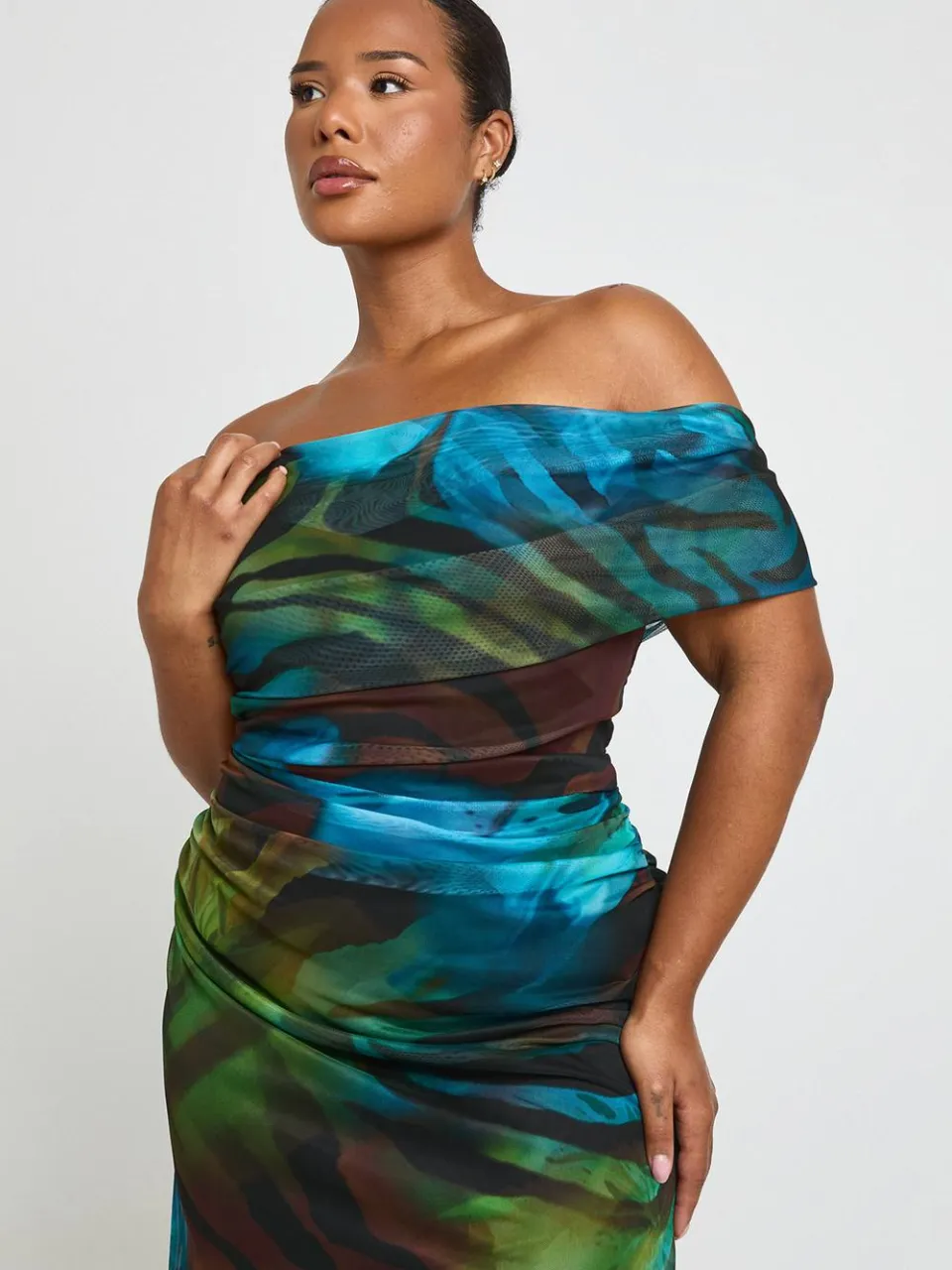 boohoo Dames Plus Maxi Jurk Met Gemengde Dierenprint En Plooien blauw, foto 2