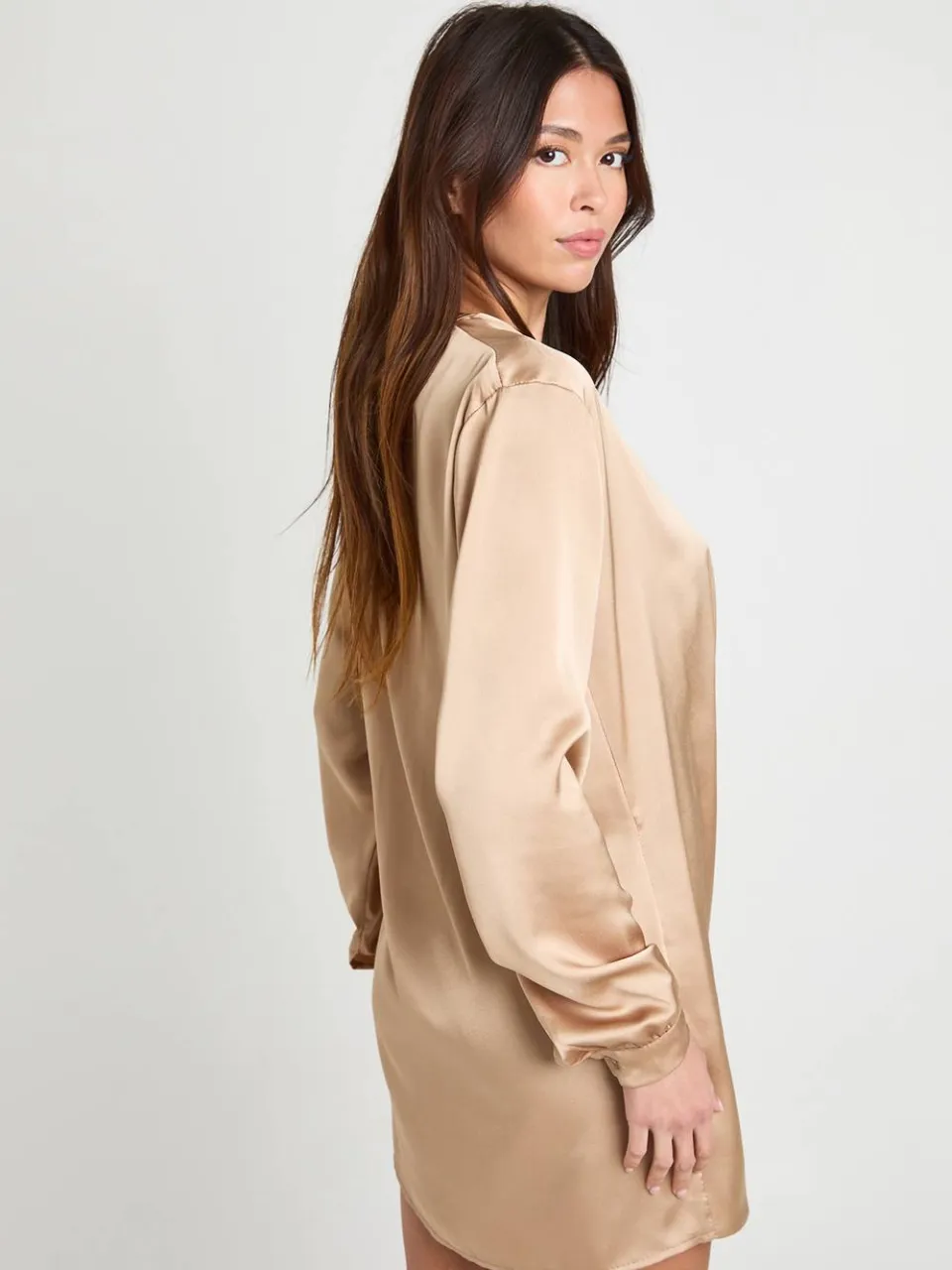 boohoo Dames Extreme diepe V-hals wikkel-satijnen overhemdjurk taupe, foto 3