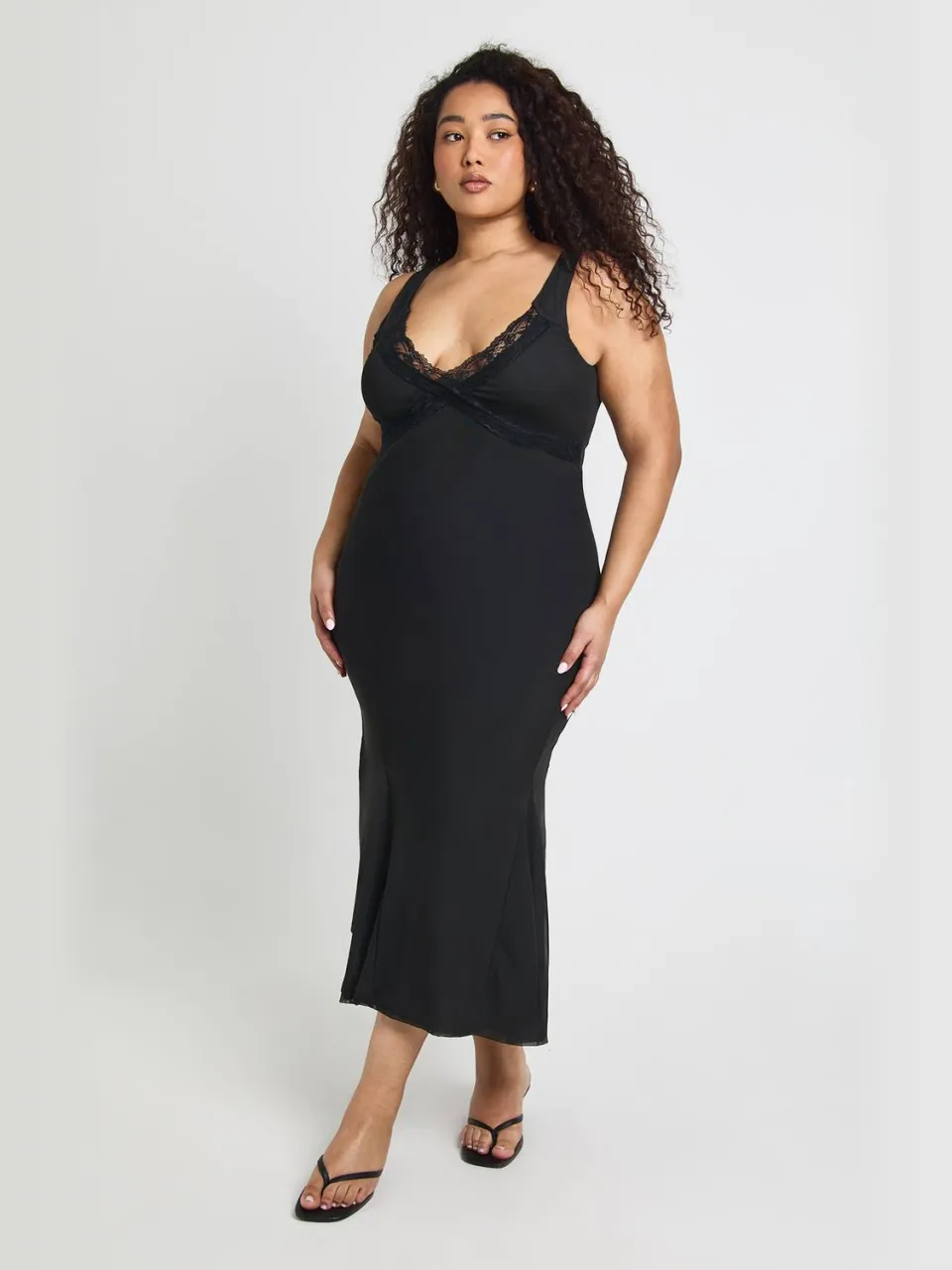 boohoo Dames Plus Kanten Slip Jurk zwart, foto 3