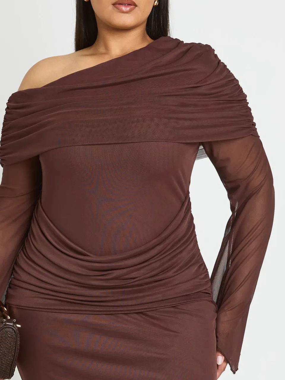 boohoo Dames Plus Mesh Bardot Jurk Met Drapering Detail Maxi chocoladebruin, foto 3