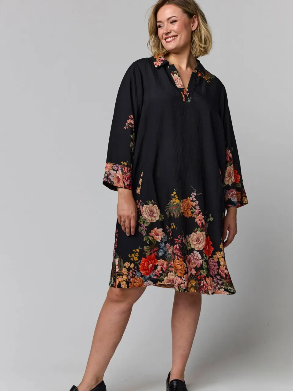 Gozzip gebloemde korte jurk Plus Size - zwart, foto 5