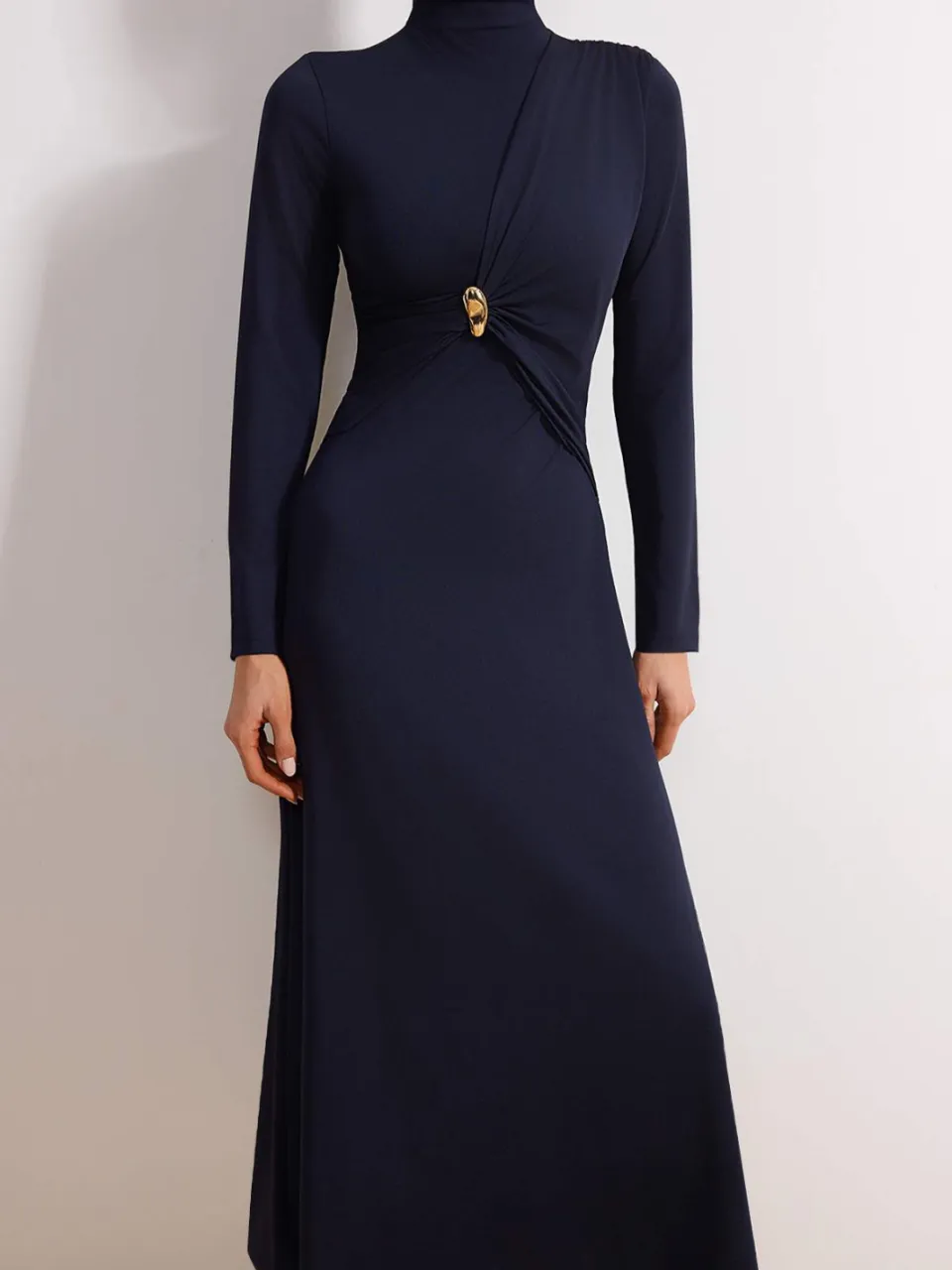 Turkishsouq Marineblauwe platte maxi-jurk voor dames, geschikt voor casual dagelijks gebruik of als bodycon-jurk met hijab., foto 2