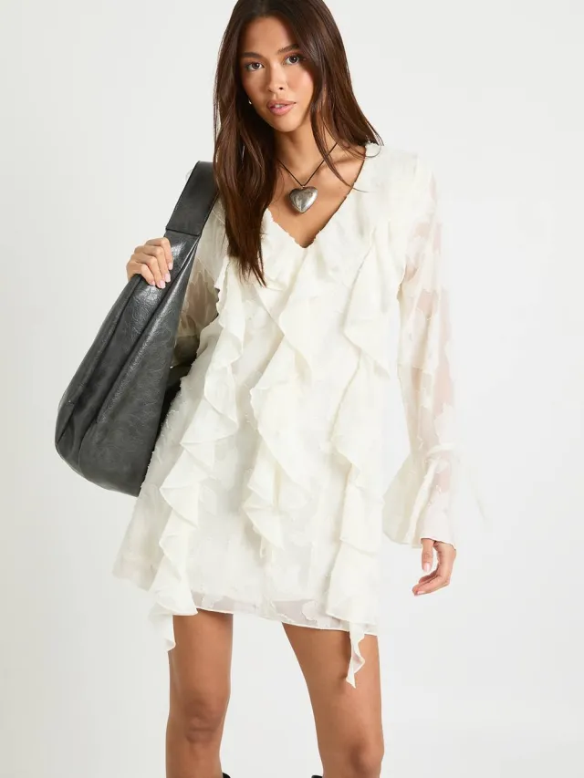 boohoo Dames Burnout Bloemige Ruche Shiftjurk Crème