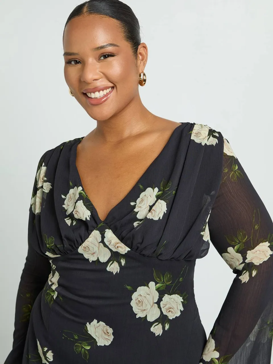 boohoo Dames Plus Bloemen Chiffon Diepe Hals Maxi Jurk zwart, foto 4