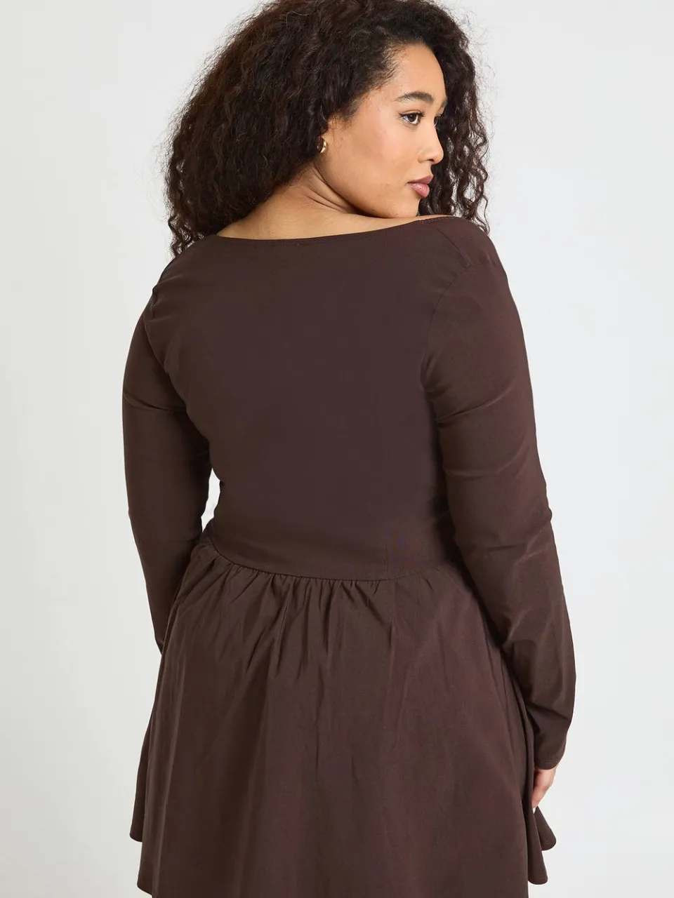 boohoo Dames Plus Bengaline Korset Lange Mouw Skater Jurk chocoladebruin, foto 2
