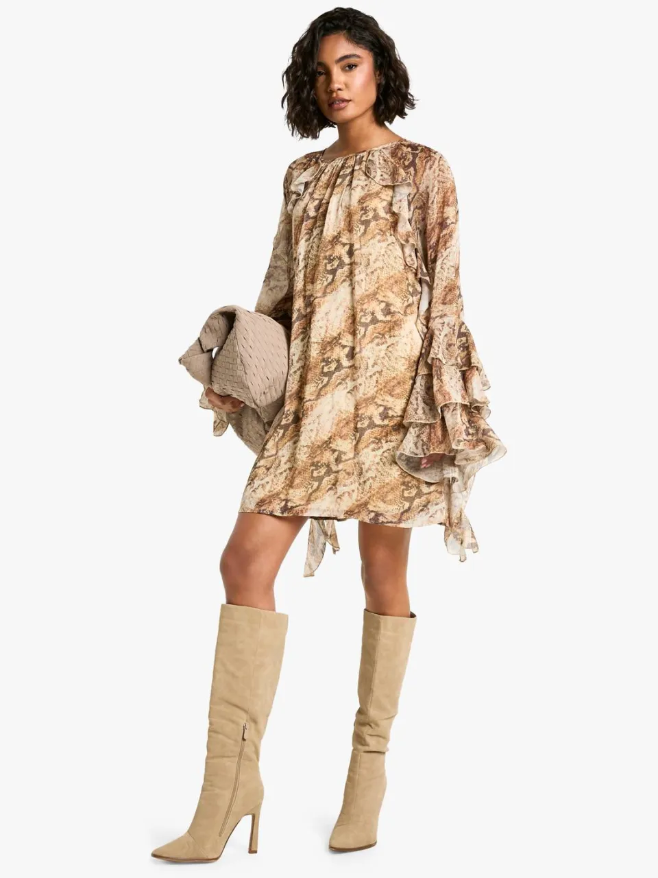 boohoo Dames Tall Snake Ruffle Flare Sleeve Mini Shift Dress natural, foto 3