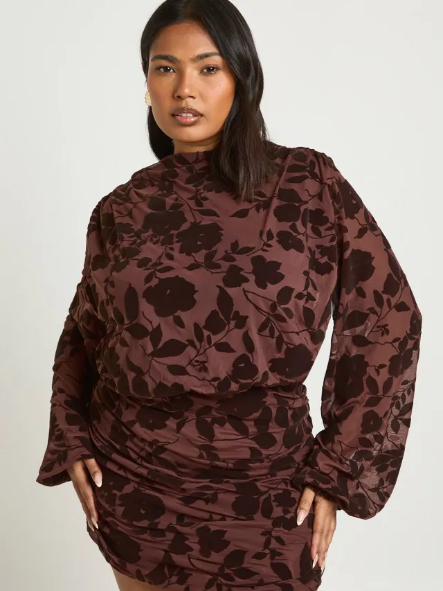 boohoo Dames Plus Devore Gerimpelde Bodycon Jurk Chocoladebruin