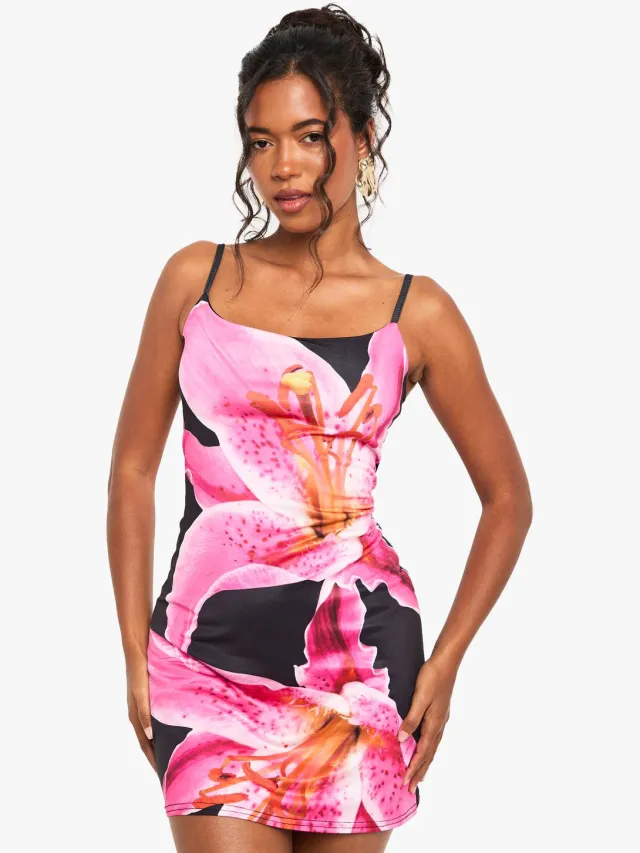 boohoo Dames Bloemenprint mini‐jurk met bandjes violet, foto 2