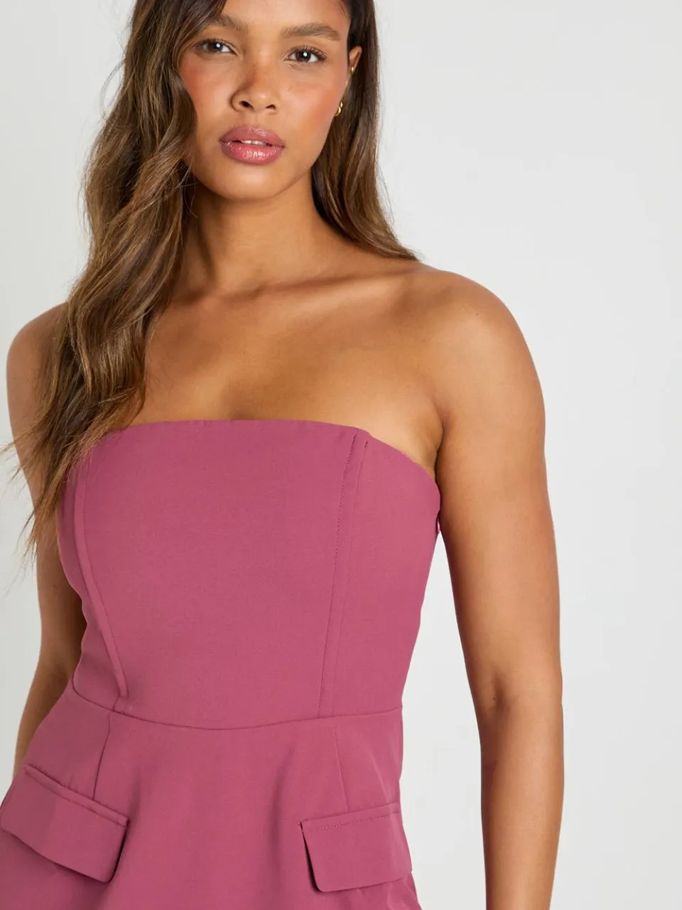 boohoo Dames Gestructureerde bandeau mini-jurk burgundy, foto 4