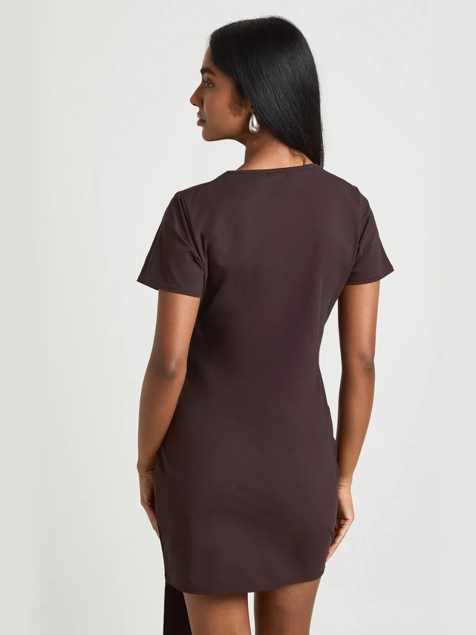 boohoo Dames Jurk Met Gouden Trim Riem En Korte Mouwen, foto 2