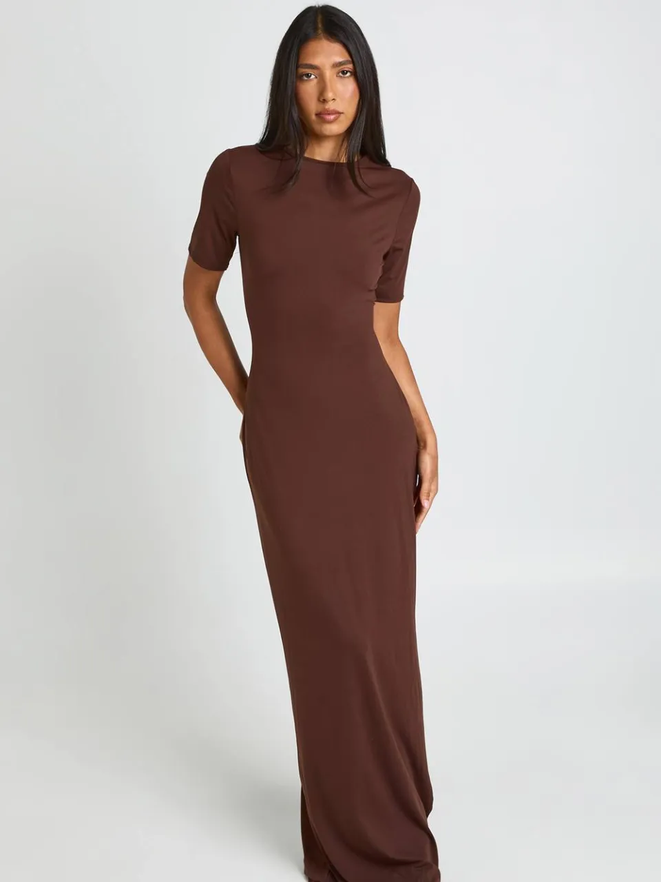 boohoo Dames Lange Basic Korte Mouw Maxi Jurk chocoladebruin, foto 2