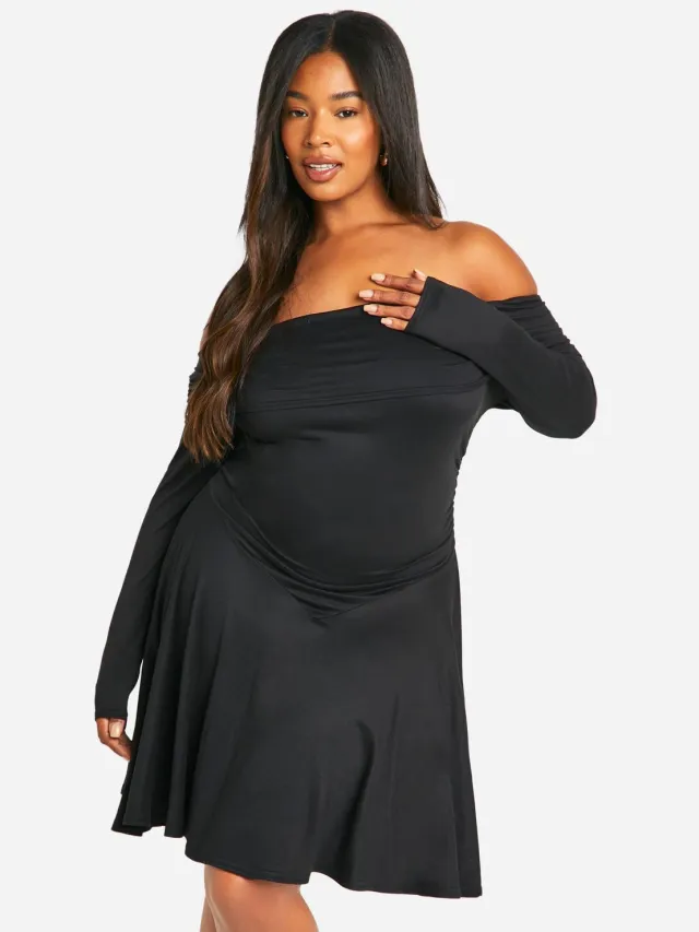 boohoo Dames Plus Off-Shoulder Lange Mouwen Skater Jurk Zwart