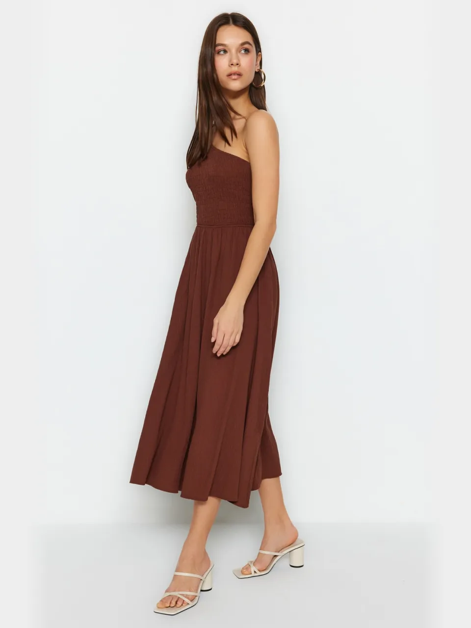 Trendyol TRENDYOLMİLLA Dames Bruin Effen Midi Mouwloos Casual Skater Jurken