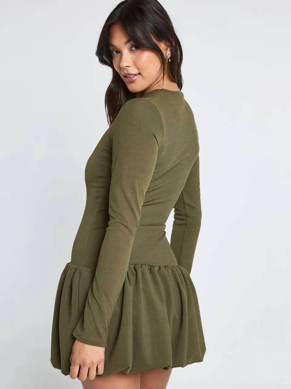 boohoo Dames Geribbelde Puffball mini-jurk kaki, foto 2