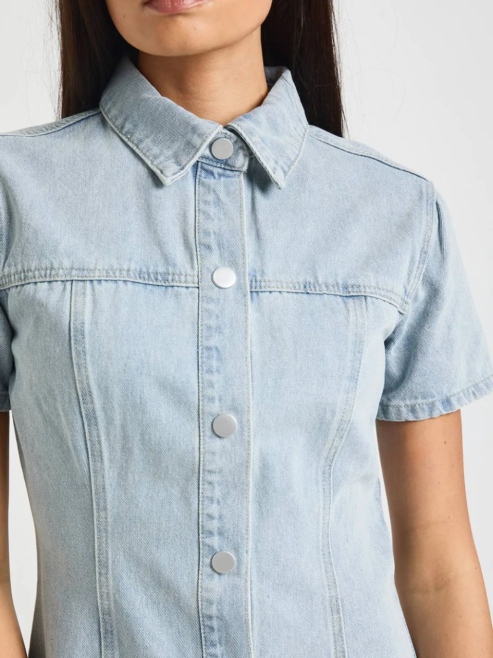 boohoo Dames Denim Jurk Met Korte Mouwen En Getailleerde Taille, foto 3
